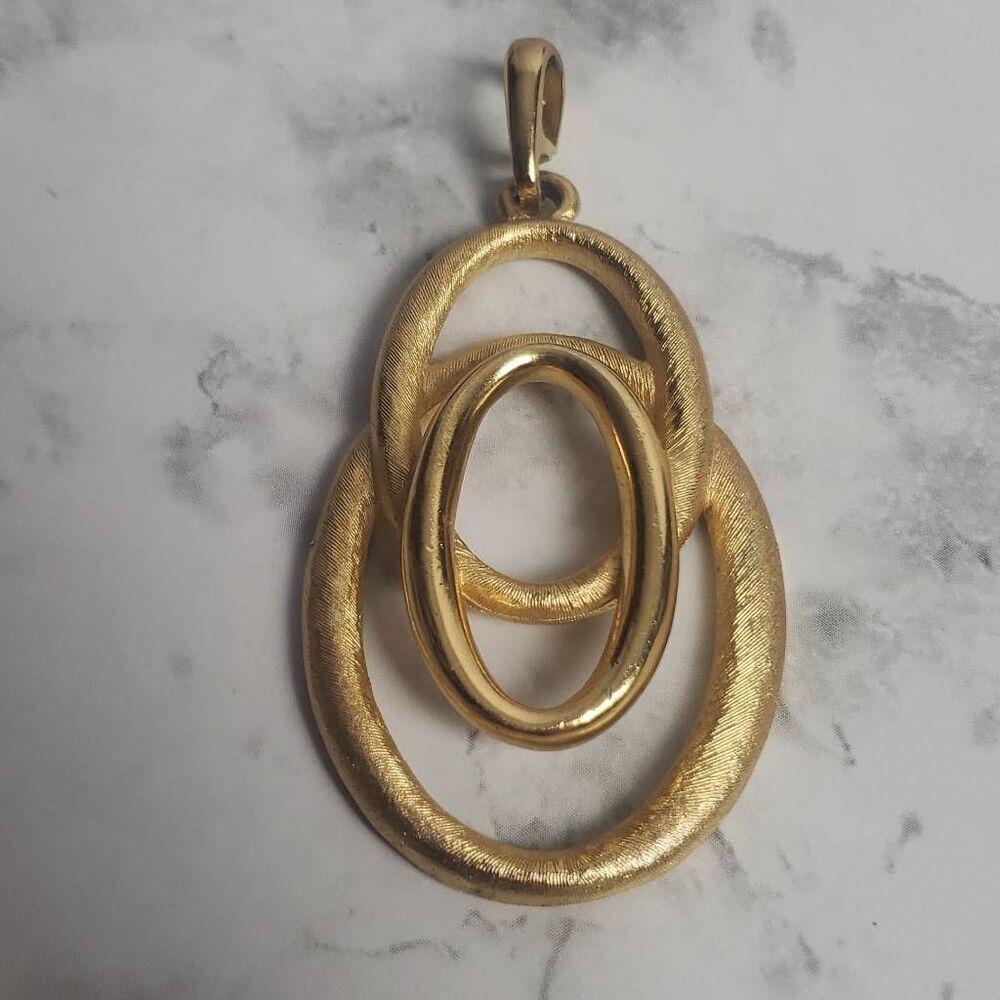 Vintage Trifari Golden Pendent